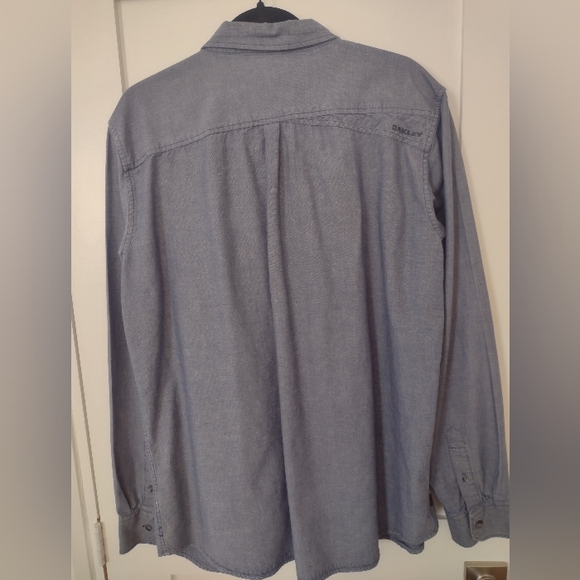 Oakley Men's Button Down Shirt - Picture 4 of 6